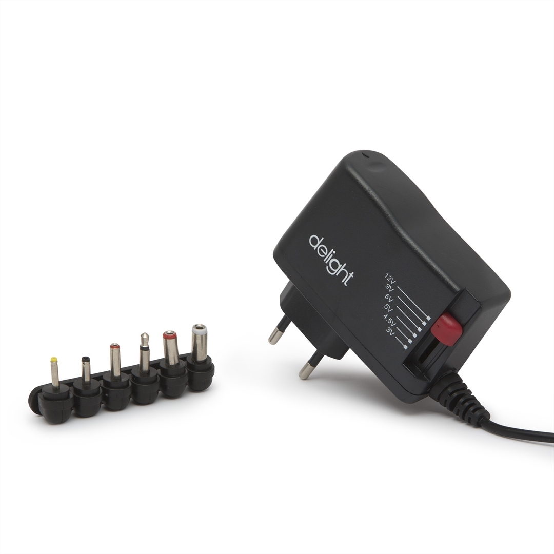 Delight Univerz&aacute;lis adapter 2,5A Black
